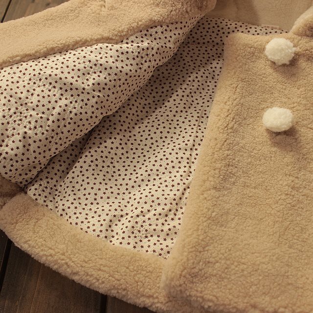 Jacheta pufoasa cu gluga si urechiuse model Elda Jacheta pufoasa cu gluga si urechiuse model Elda