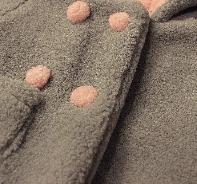 Jacheta pufoasa cu gluga si urechiuse model Elda Jacheta pufoasa cu gluga si urechiuse model Elda