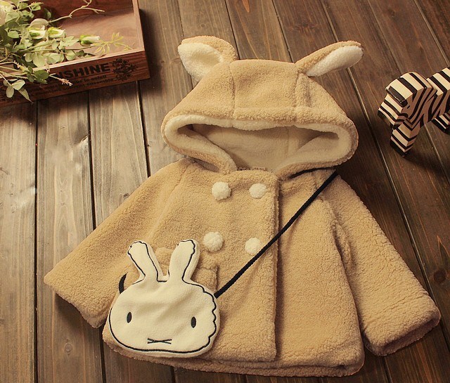 Jacheta pufoasa cu gluga si urechiuse model Elda Jacheta pufoasa cu gluga si urechiuse model Elda