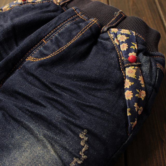 Jeans cu captuseala groasa si fundite din broderie - Cira Jeans cu captuseala groasa si fundite din broderie - Cira