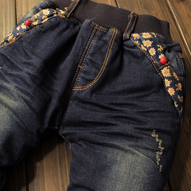 Jeans cu captuseala groasa si fundite din broderie - Cira Jeans cu captuseala groasa si fundite din broderie - Cira