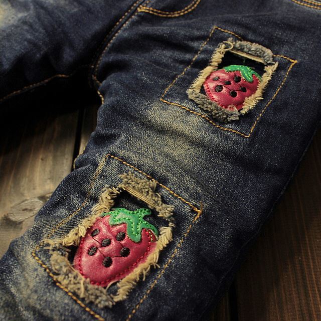 Jeansi dublati cu capsuni brodate aplicate model Fiorenza Jeansi dublati cu capsuni brodate aplicate model Fiorenza