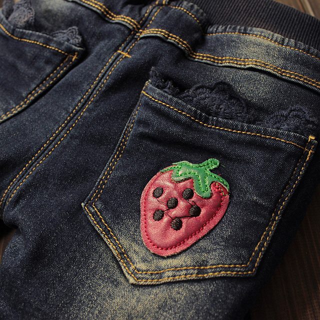 Jeansi dublati cu capsuni brodate aplicate model Fiorenza Jeansi dublati cu capsuni brodate aplicate model Fiorenza