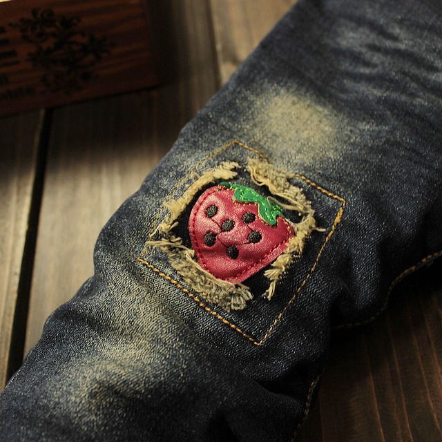 Jeansi dublati cu capsuni brodate aplicate model Fiorenza Jeansi dublati cu capsuni brodate aplicate model Fiorenza