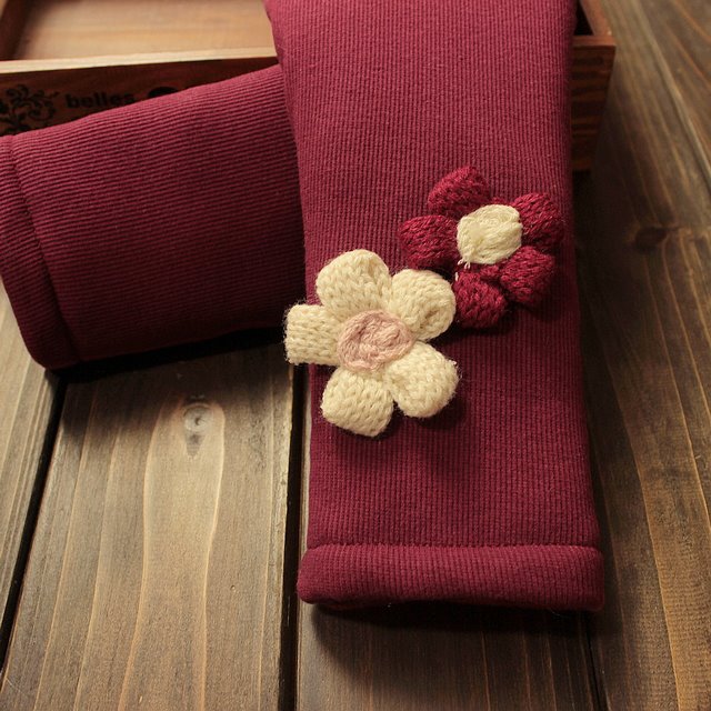 Pantaloni cu captuseala imblanita si aplicatii brodate - Elda Pantaloni cu captuseala imblanita si aplicatii brodate - Elda