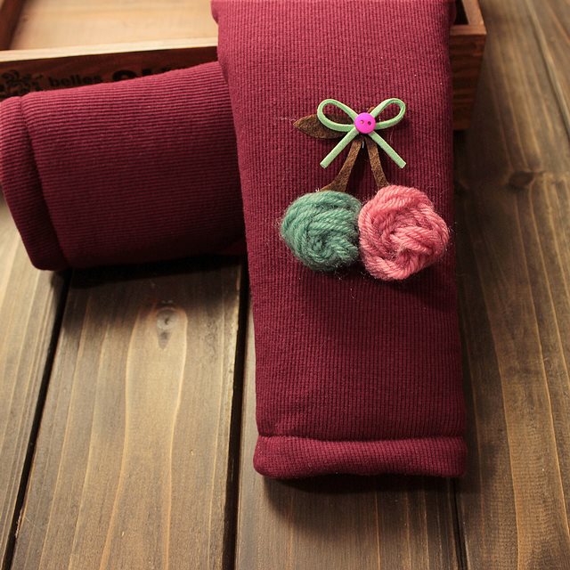 Pantaloni cu captuseala imblanita si aplicatii brodate - Elda Pantaloni cu captuseala imblanita si aplicatii brodate - Elda