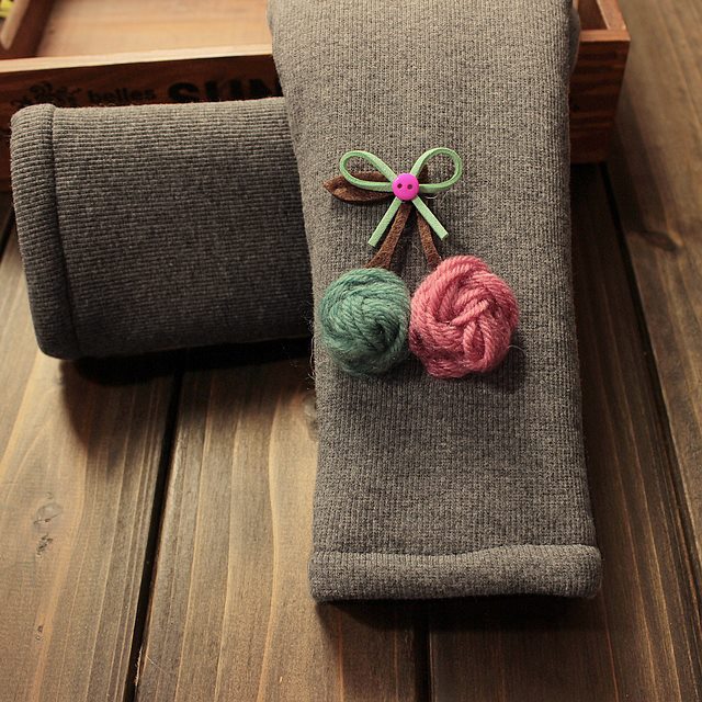 Pantaloni cu captuseala imblanita si aplicatii brodate - Elda Pantaloni cu captuseala imblanita si aplicatii brodate - Elda