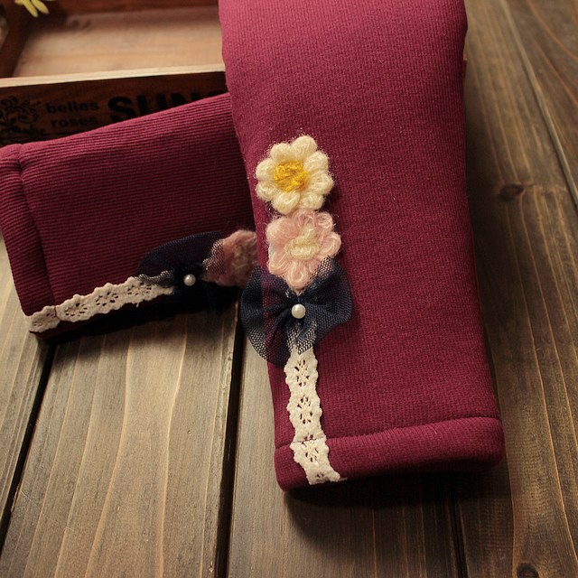 Pantaloni cu captuseala imblanita si aplicatii brodate - Elda Pantaloni cu captuseala imblanita si aplicatii brodate - Elda