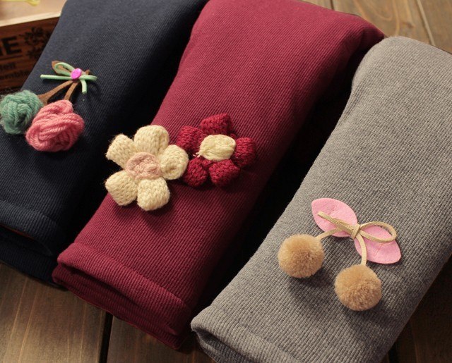 Pantaloni cu captuseala imblanita si aplicatii brodate - Elda