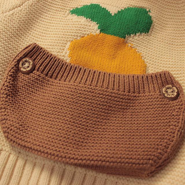 Pulover cu figurina vesela si buzunar detasabil - Noemie Pulover cu figurina vesela si buzunar detasabil - Noemie