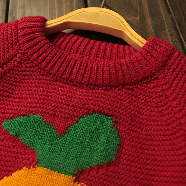 Pulover cu figurina vesela si buzunar detasabil - Noemie Pulover cu figurina vesela si buzunar detasabil - Noemie