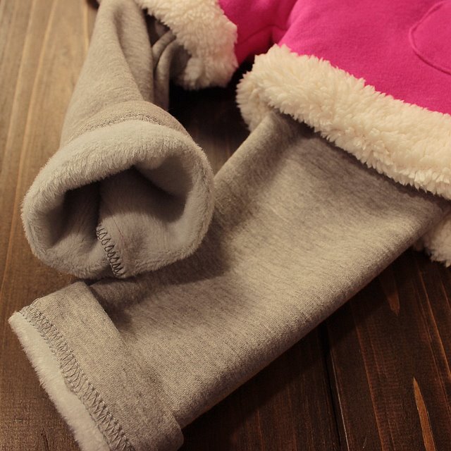 Set 2 piese imblanit cu hanorac si pantaloni model Coco Set 2 piese imblanit cu hanorac si pantaloni model Coco