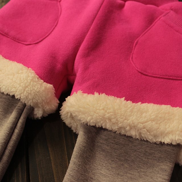 Set 2 piese imblanit cu hanorac si pantaloni model Coco Set 2 piese imblanit cu hanorac si pantaloni model Coco