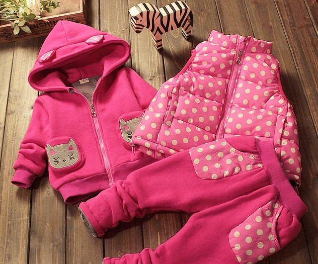 Set Fabiola din trei piese si pisicute aplicate