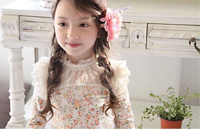 Bluza cu imprimeu floral si dantela model Giselle Bluza cu imprimeu floral si dantela model Giselle