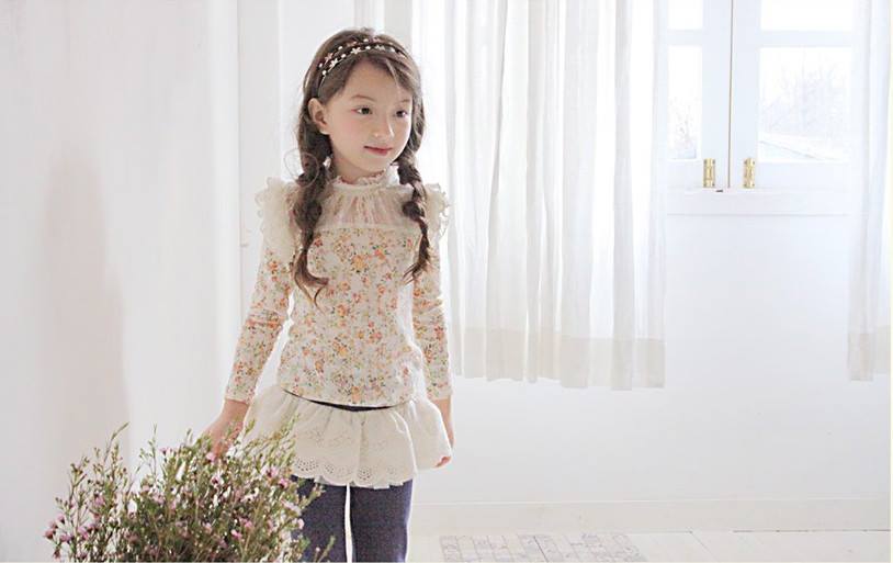 Bluza cu imprimeu floral si dantela model Giselle Bluza cu imprimeu floral si dantela model Giselle