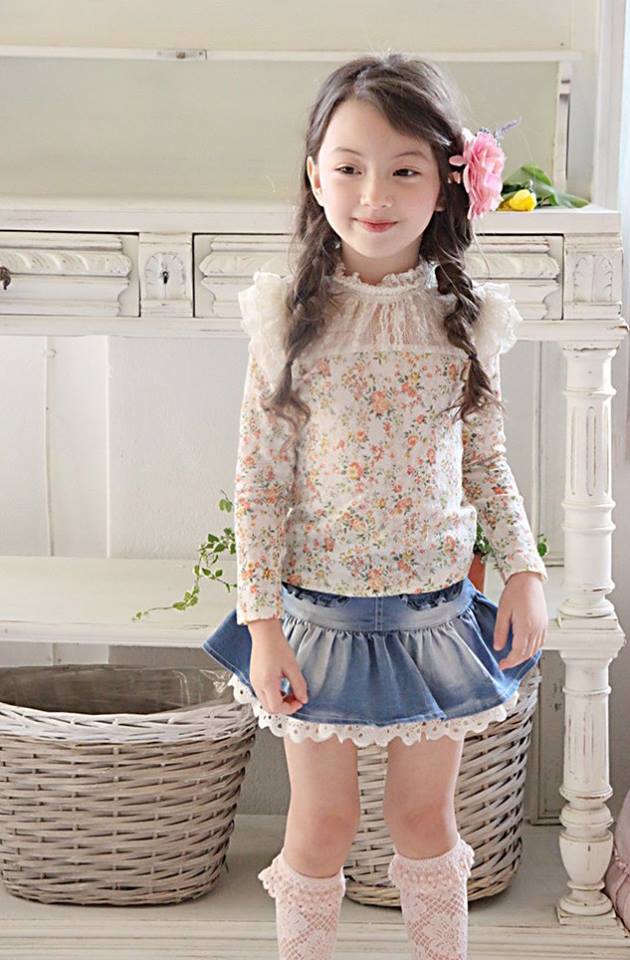 Bluza cu imprimeu floral si dantela model Giselle Bluza cu imprimeu floral si dantela model Giselle