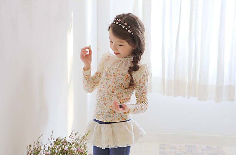 Bluza cu imprimeu floral si dantela model Giselle Bluza cu imprimeu floral si dantela model Giselle