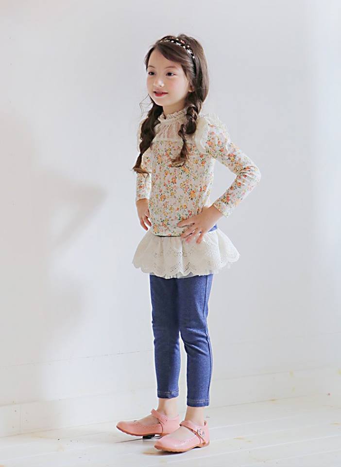 Bluza cu imprimeu floral si dantela model Giselle Bluza cu imprimeu floral si dantela model Giselle