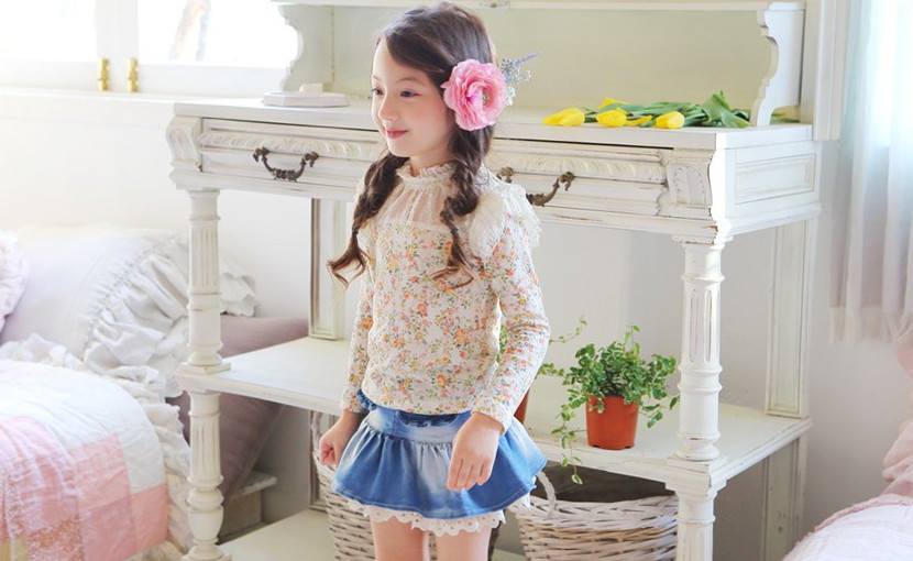 Bluza cu imprimeu floral si dantela model Giselle Bluza cu imprimeu floral si dantela model Giselle