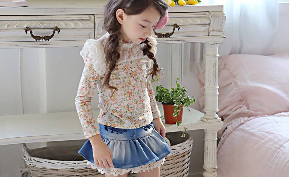 Bluza cu imprimeu floral si dantela model Giselle Bluza cu imprimeu floral si dantela model Giselle