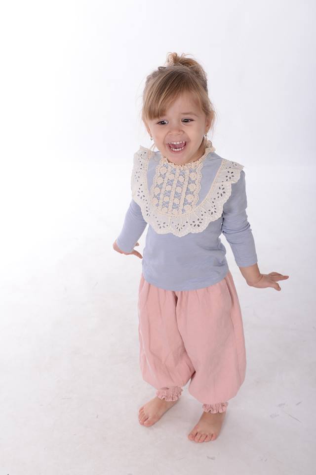 Pantaloni vaporosi cu textura moderna model Amy Pantaloni vaporosi cu textura moderna model Amy