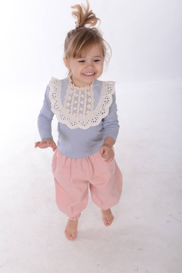 Pantaloni vaporosi cu textura moderna model Amy Pantaloni vaporosi cu textura moderna model Amy