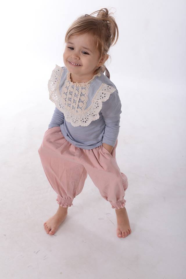 Pantaloni vaporosi cu textura moderna model Amy Pantaloni vaporosi cu textura moderna model Amy