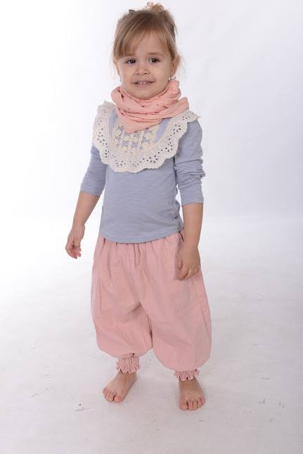 Pantaloni vaporosi cu textura moderna model Amy