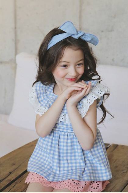 Bluza vaporoasa cu broderie aplicata model Cherry 1 Bluza vaporoasa cu broderie aplicata model Cherry 1