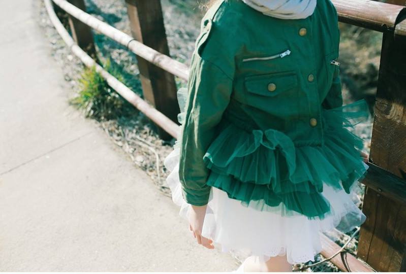 Jacheta chic cu nasturi cu tul aplicat model Lorenz 2 Jacheta chic cu nasturi cu tul aplicat model Lorenz 2