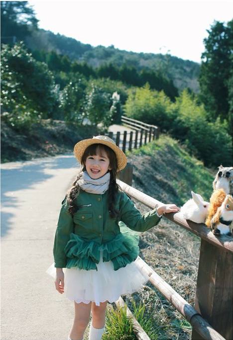 Jacheta chic cu nasturi cu tul aplicat model Lorenz 3 Jacheta chic cu nasturi cu tul aplicat model Lorenz 3