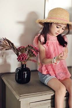 Bluza trendy cu broderie fina aplicata model Caprice 10 Bluza trendy cu broderie fina aplicata model Caprice 10