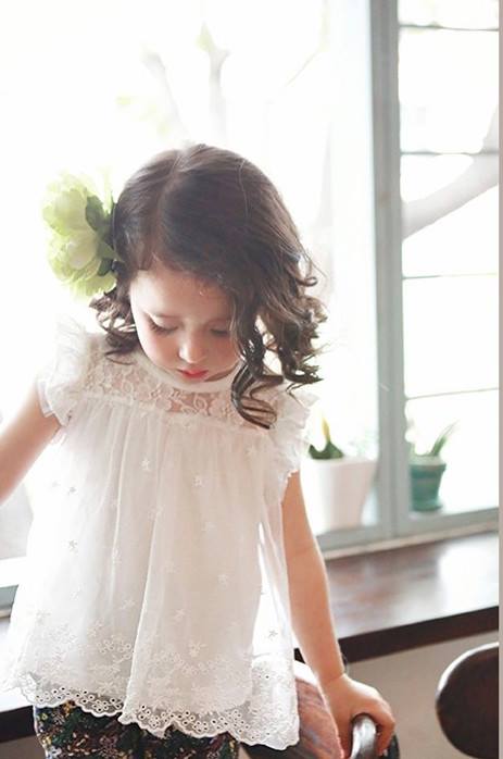 Bluza trendy cu broderie fina aplicata model Caprice 3 Bluza trendy cu broderie fina aplicata model Caprice 3