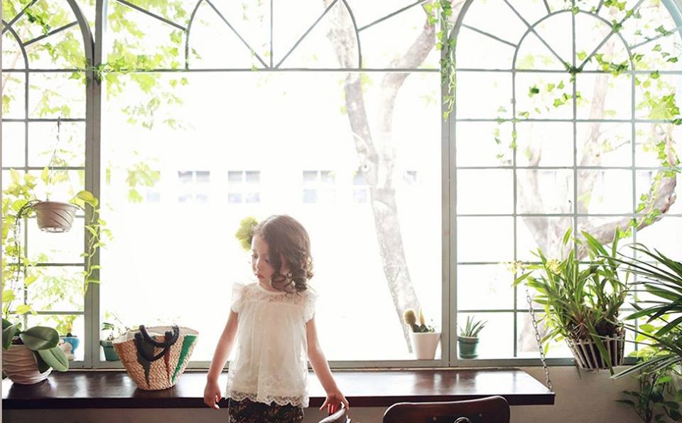 Bluza trendy cu broderie fina aplicata model Caprice 4 Bluza trendy cu broderie fina aplicata model Caprice 4