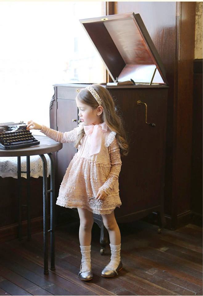 Rochie vintage delicata cu broderie model Lucia 6