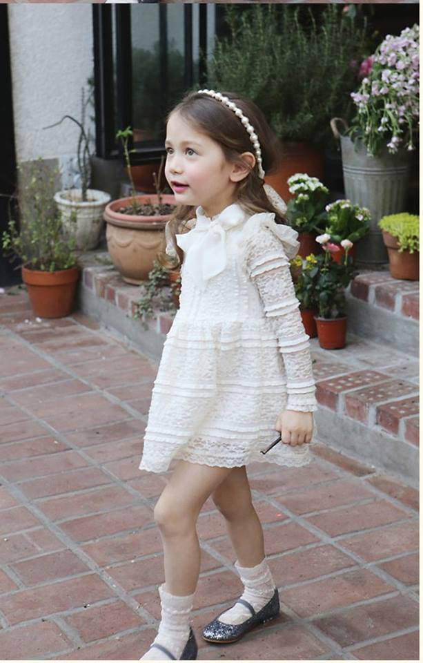 Rochie vintage delicata cu broderie model Lucia 8